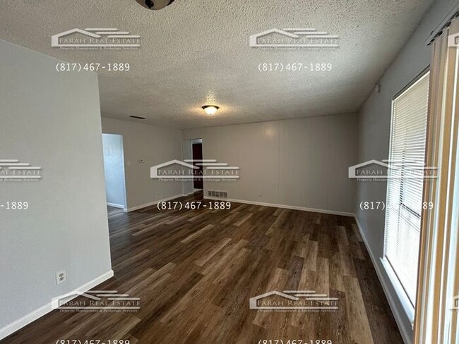 Building Photo - 3/2 Available Now in Fort Worth!