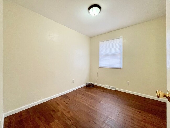 Building Photo - Three Bedroom Home in Muskegon