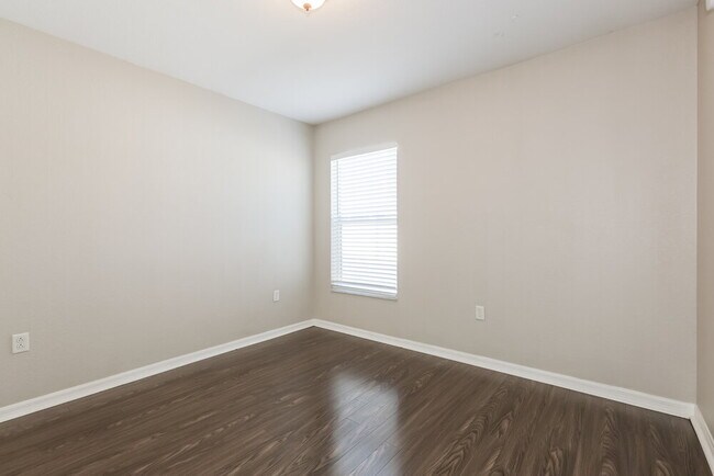 Building Photo - 6400 Twin Bridges Dr