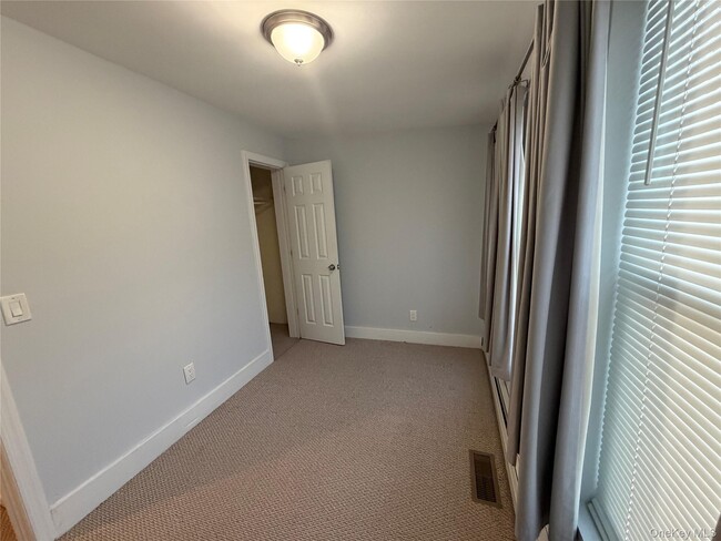 Building Photo - 75 Anstice St