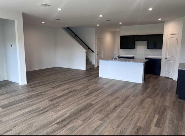 Building Photo - 15130 Pr Ml Dr