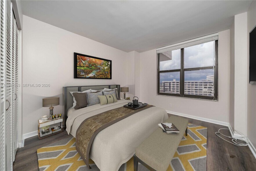 Building Photo - 2500 Parkview Dr