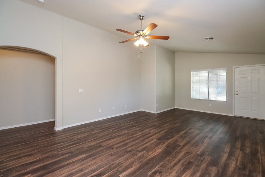 Building Photo - 432 S Sabrina