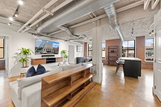 Building Photo - 916 G St NW