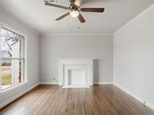 Building Photo - Updated 2 Bed 1 Bath Rental Home Tulsa