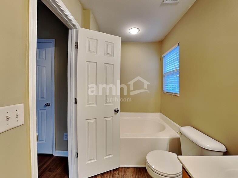 Building Photo - 3741 Horseshoe Farm St