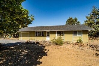 Building Photo - Updated 3-Bed Home on Spacious Lot – 10 Mi...