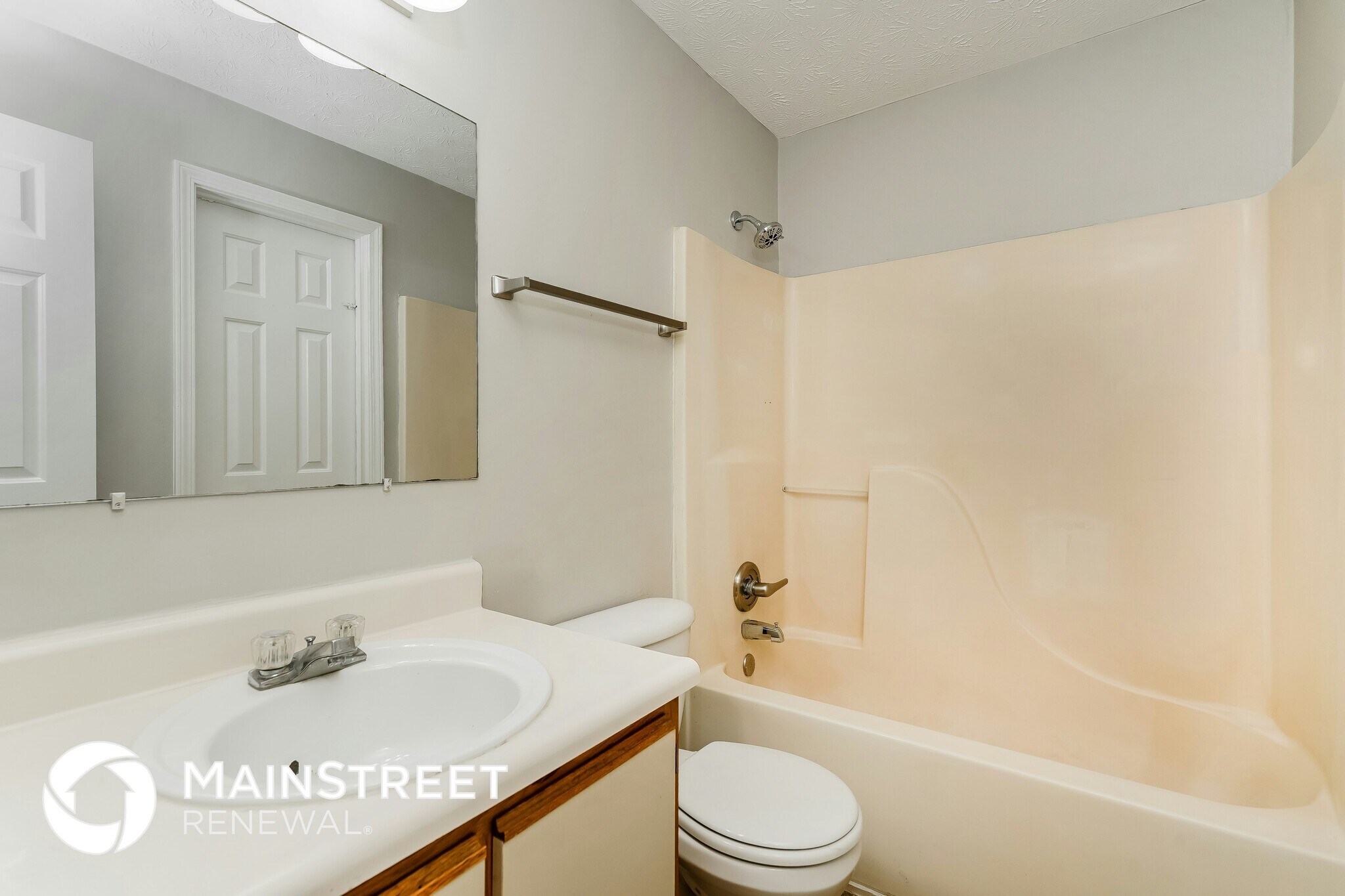Building Photo - 532 Woods Crossing Dr