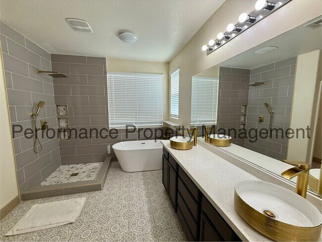 Building Photo - 6107 Shasta Daisy Way