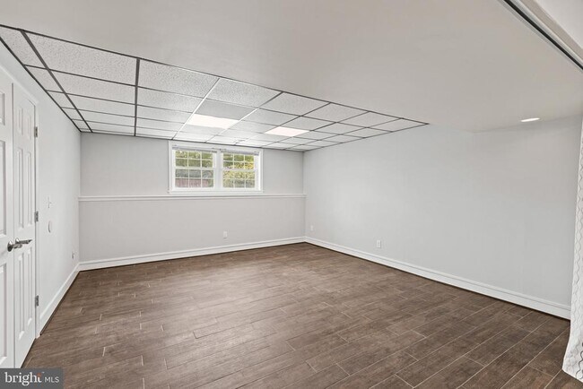 Building Photo - 8006 Woodhaven Ct