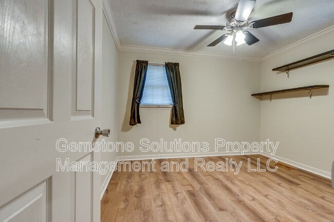Building Photo - 5580 Hargrove Rd