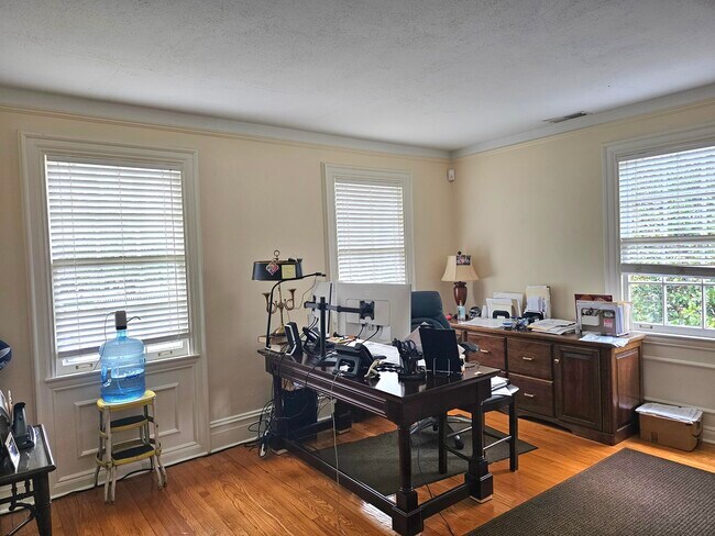 Building Photo - 3210 N Ocoee St