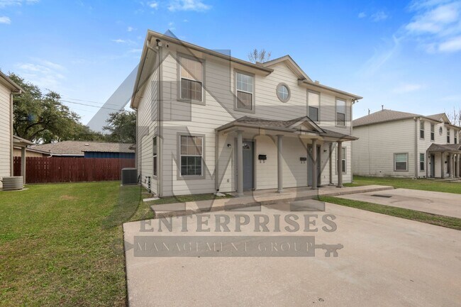 Building Photo - 815 Cravens St