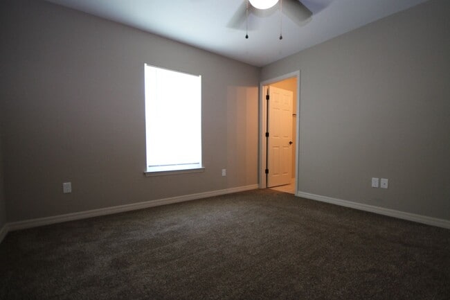 Building Photo - BEAUTIFUL 3 Bd/2Ba Home!!