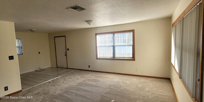 Building Photo - 1048 Hazelwood Dr