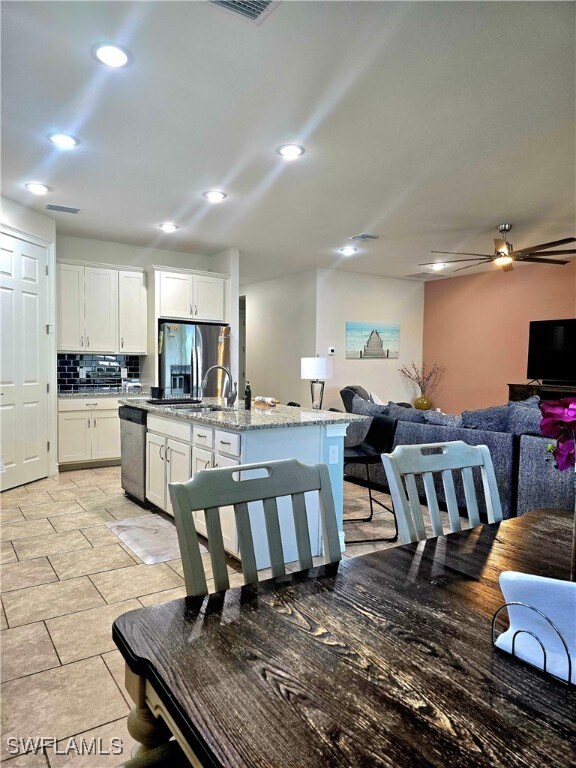 Building Photo - 3401 Acapulco Cir