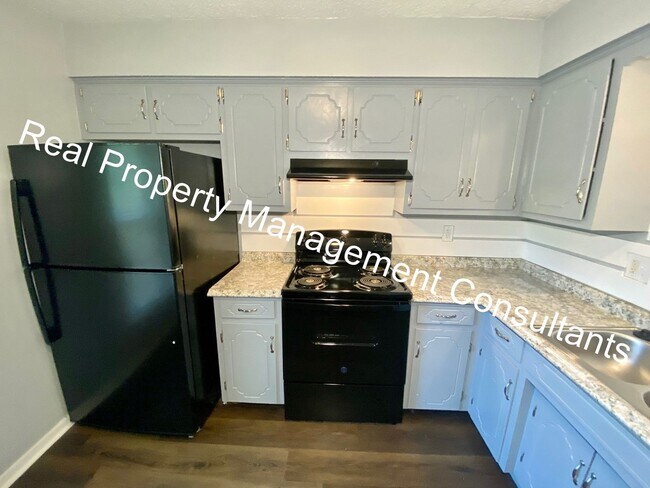 Building Photo - 2 Bedroom in Lee's Summit - Live Security Deposit Free with Obligo