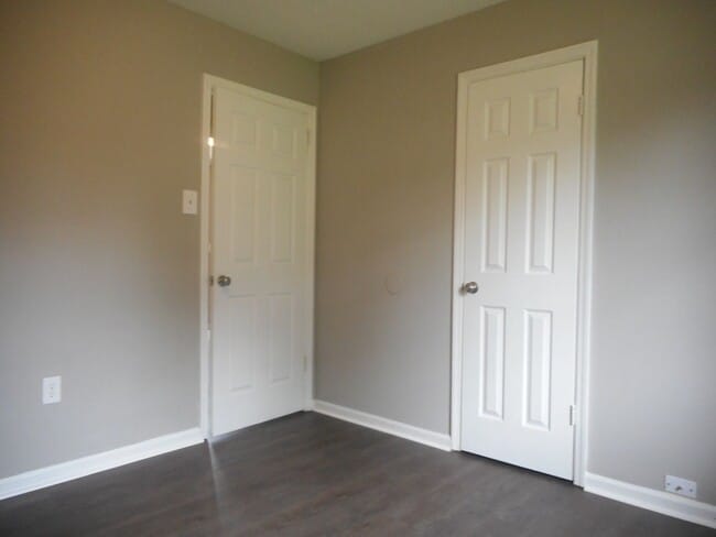 Building Photo - Charming 3 Bedroom, 1.5 Bath Home with Gar...