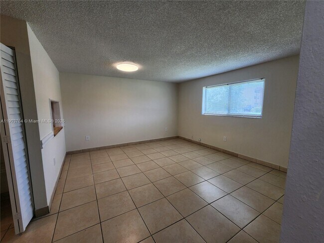 Building Photo - 19600 SW 110th Ct