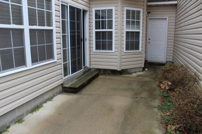 Building Photo - Beautiful 2 bed/2.5 bath condo in Witchduc...