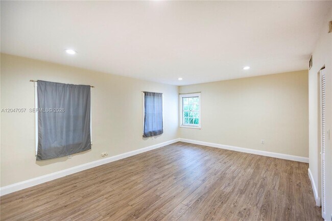Building Photo - 5451 SW 80th St
