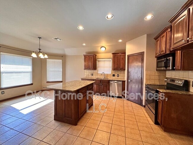 Building Photo - 13204 SW 2nd Terrace