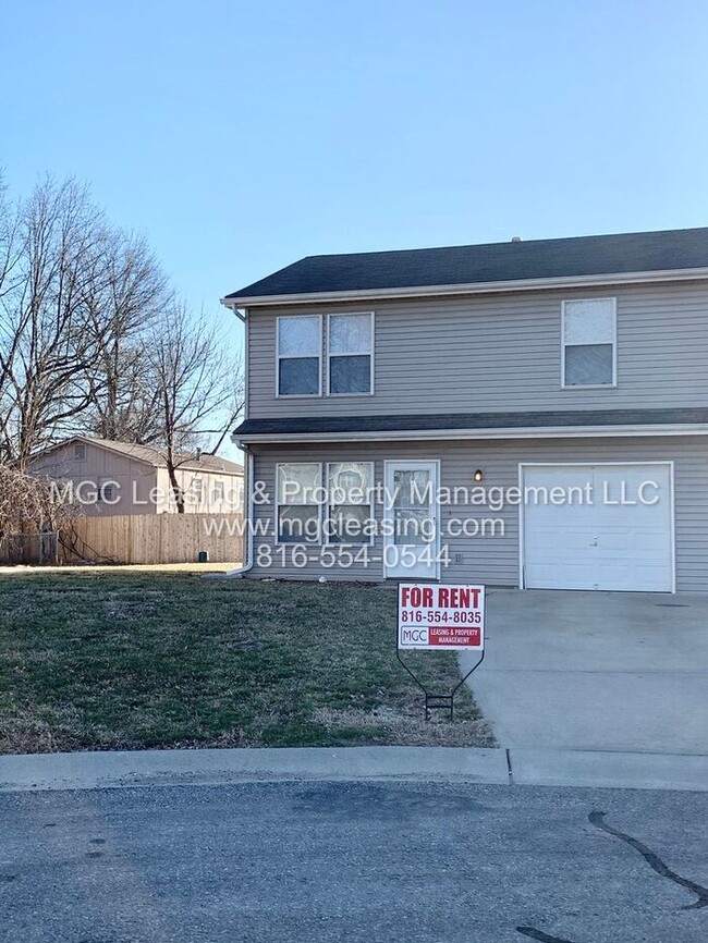 Building Photo - Spacious 2-story Duplex with 1-Car Garage ...