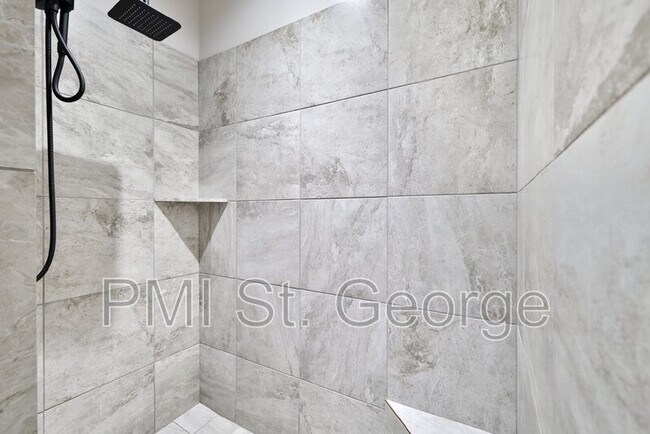 Building Photo - 3731 E Shooting Star Ln