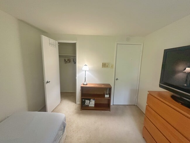 Building Photo - 8916 Footstep Ct