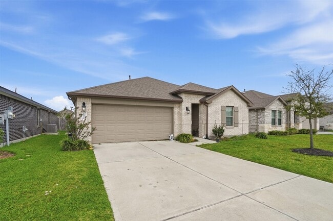 Building Photo - 11016 33rd Ave N