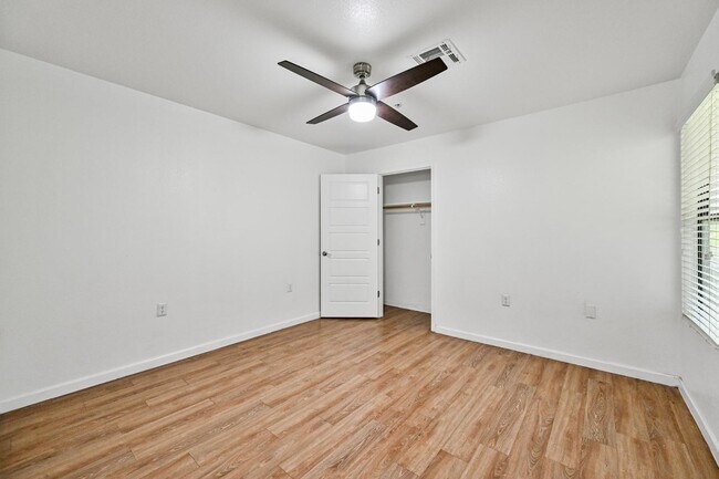 Building Photo - 3065 N 67th Ave