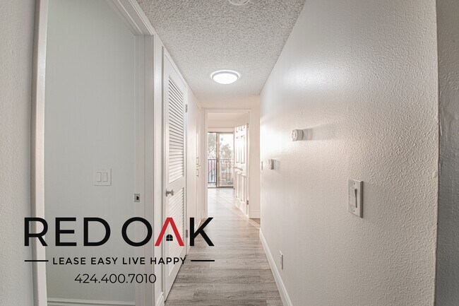 Building Photo - 10133 Pinewood Ave