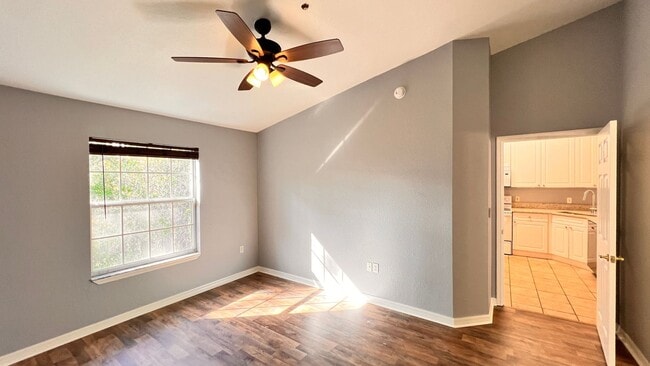 Building Photo - Stylish 2BR/2BA Condo in the Heart of Oviedo – Comfort, Convenience & Resort-Style Living! WASHER...