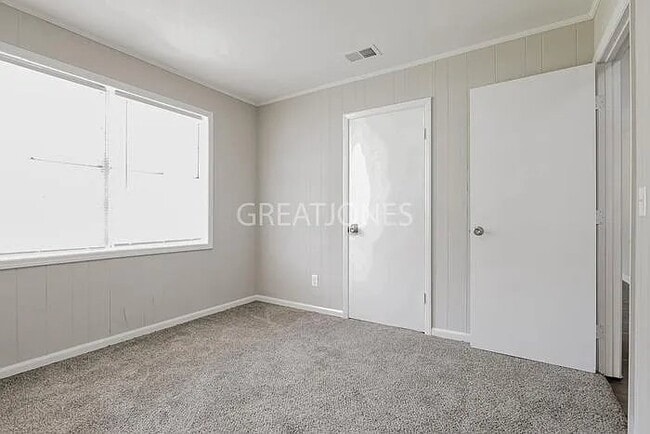 Building Photo - 1704 8th Pl S