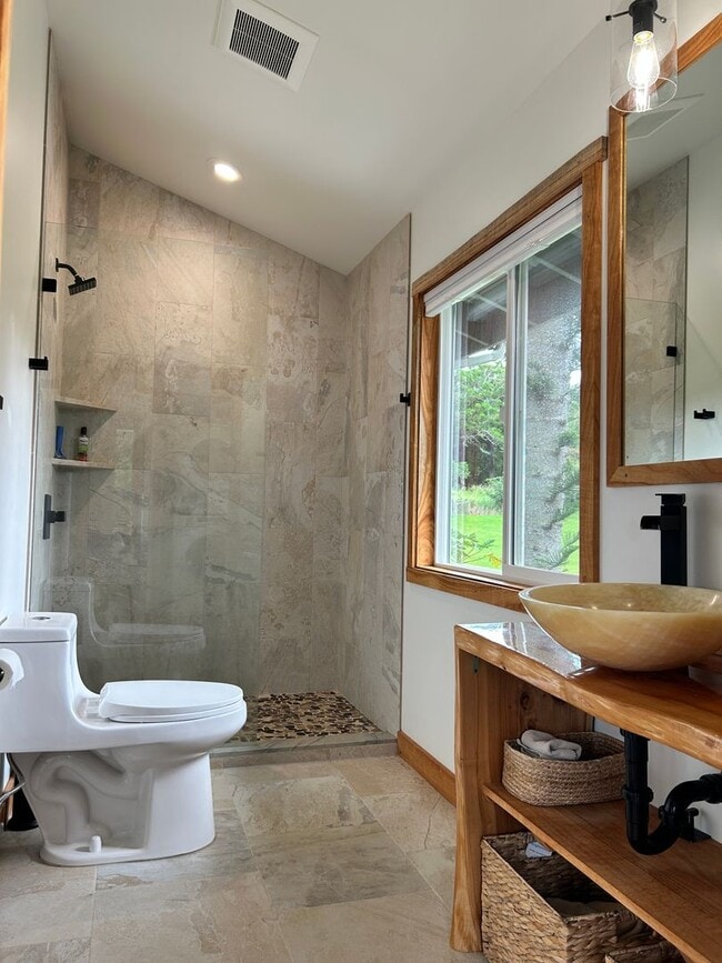 Building Photo - Furnished Luxury Ocean-View Studio | Hawi | Fiber + W/D