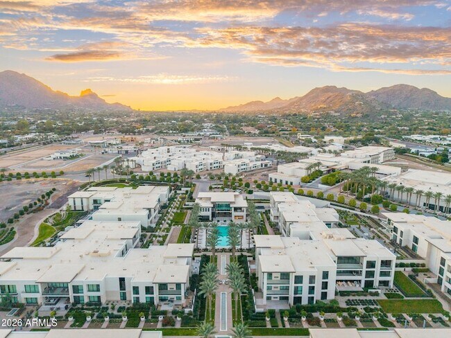 Building Photo - 6587 N Palmeraie Blvd