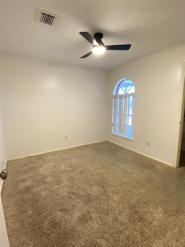 Building Photo - 9810 Shell Rock Rd