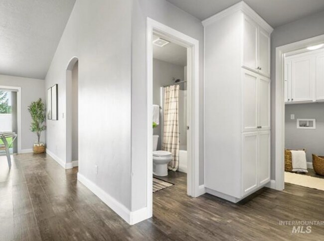 Building Photo - Beautiful North Meridian Home with Upgrade...