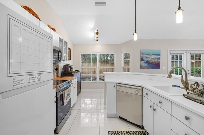 Building Photo - 308 A St