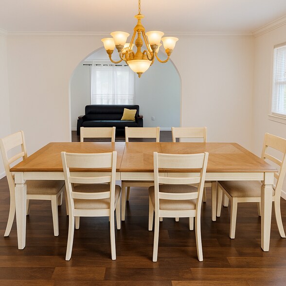 Shared dining - 19004 Queen Dr