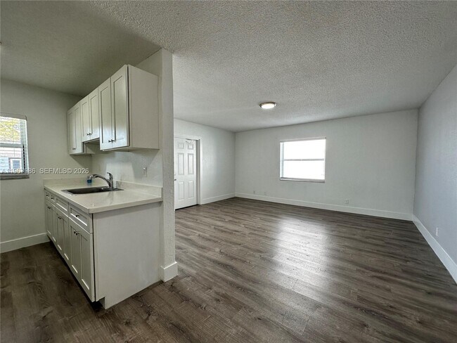 Building Photo - 3616 NE 11th Ave