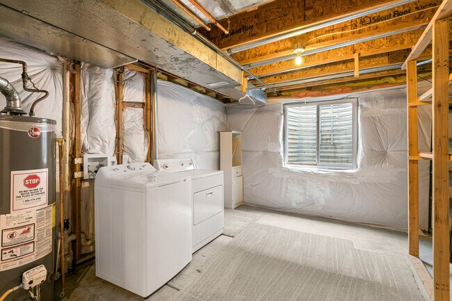 Building Photo - Large House in Parkview Highlands!