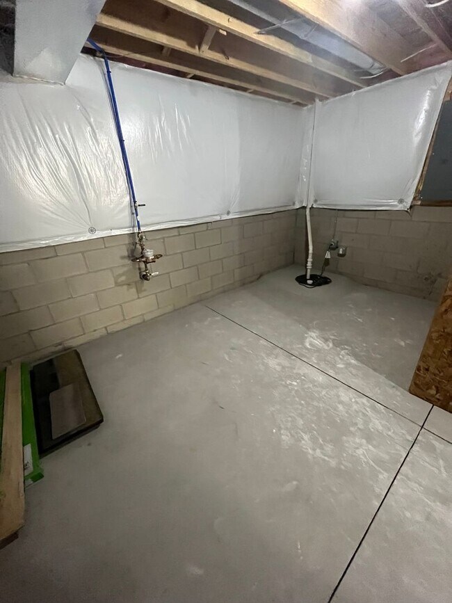 Building Photo - 147 Southpark Dr