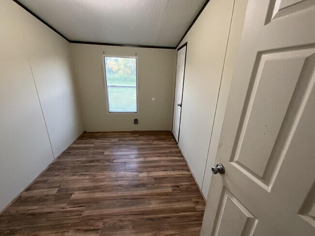 Building Photo - Charming 3-Bed, 2-Bath Retreat: Spacious 1216 Sq Ft Mobile Home in Peaceful Brazoria, TX!