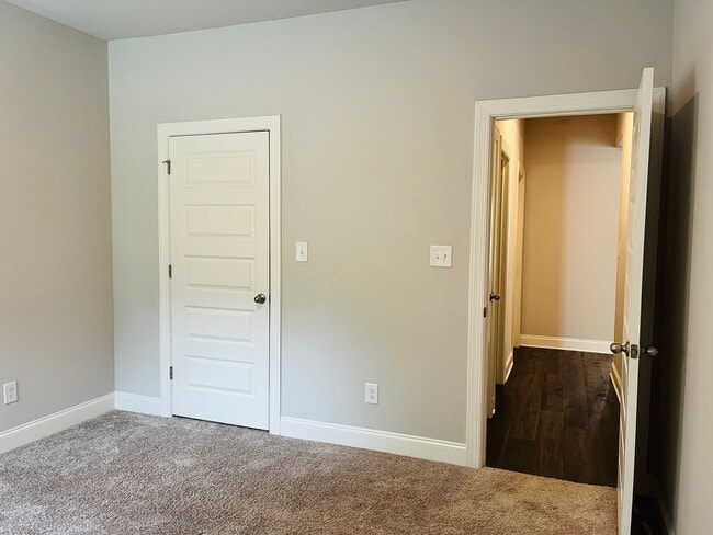 Building Photo - ***MOVE IN SPECIAL*** Wow! Perfect 4 bedro...