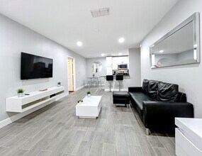 Building Photo - South Kirkman Road, Orlando, FL 32811 - 2 BR 2 BA condo