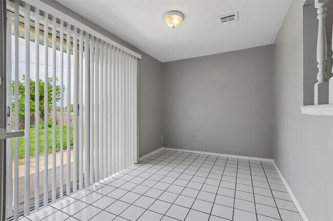 Building Photo - 3005 SE 51st St