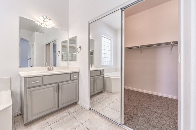 Building Photo - Stylishly Updated Henderson Home | New Stainless Steel Appliances | Heated Pool