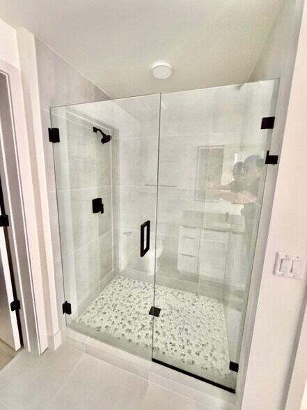 Building Photo - 18631 NE 25th Pl