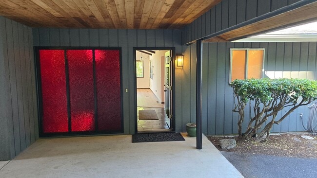 Building Photo - Beautiful 3 Bedroom Home on Acreage